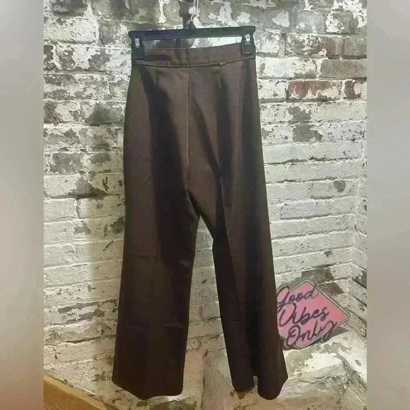VINTAGE LEVI brown bell bottoms.  24 inch waist.  Rise 14 inches. 29 inch inseam - Picture 3 of 3